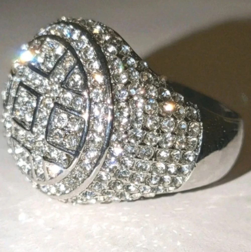 Elegant Silver Mens Ring Sz 9